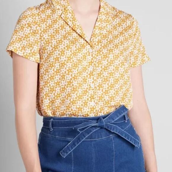 Modcloth Womens Yellow and White Floral Short Sleeve Button Down Shirt Size XL - Picture 10 of 10